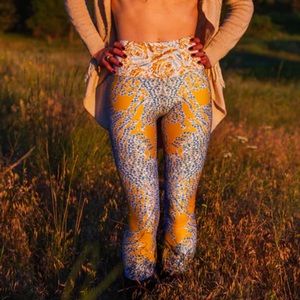 Buddha Legs Pearl Veil Yoga Leggings